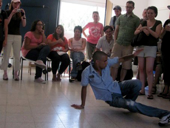 Breakdancing in Kiryat Gat photo 1